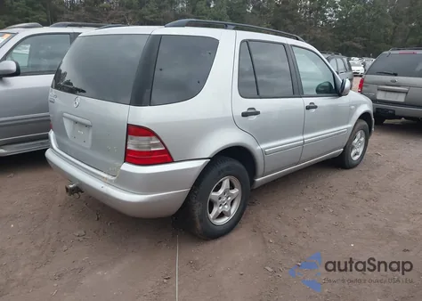 2000 Mercedes-Benz Ml 320 z USA, uszkodzony, nr VIN 4JGAB54E2YA166670